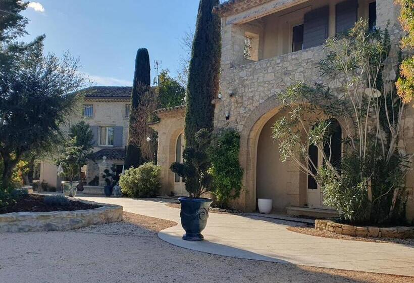 キングサイズベッドのデラックスルーム, Le Mas Des Aires   Chambres D Hôtes   Blauzac  Uzès   Pont Du Gard