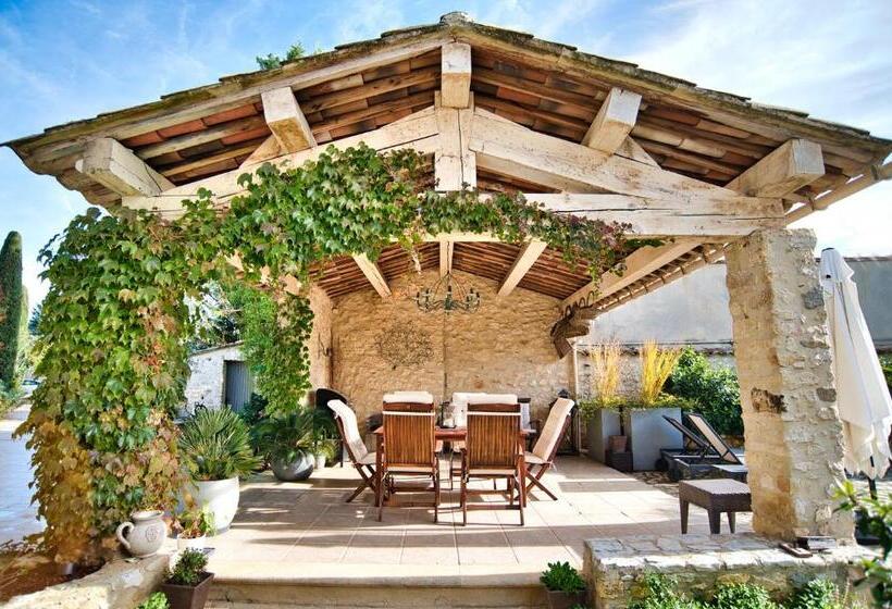 キングサイズベッドのデラックスルーム, Le Mas Des Aires   Chambres D Hôtes   Blauzac  Uzès   Pont Du Gard