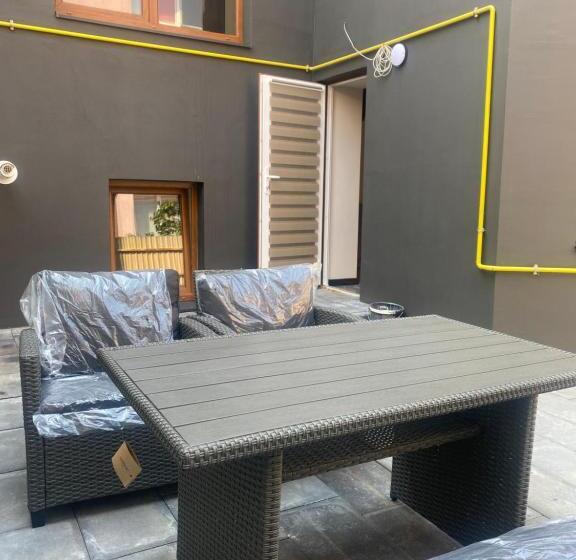 إستوديو قياسى, Discovery Garden Apartments