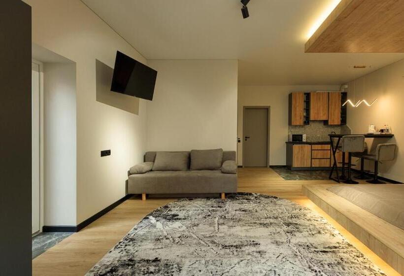 إستوديو قياسى, Discovery Garden Apartments