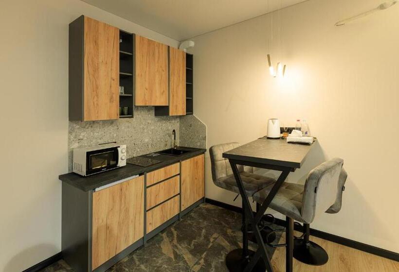 إستوديو قياسى, Discovery Garden Apartments