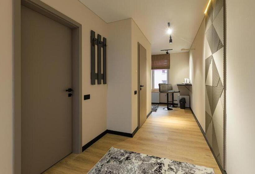 غرفة قياسية, Discovery Garden Apartments