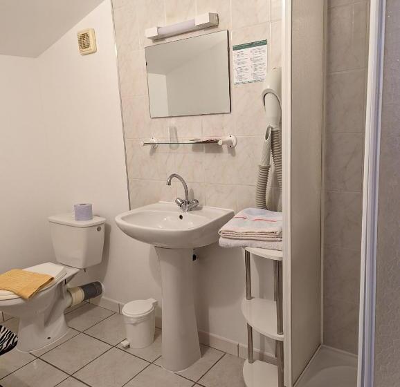 标准间, Auberge Des Pins