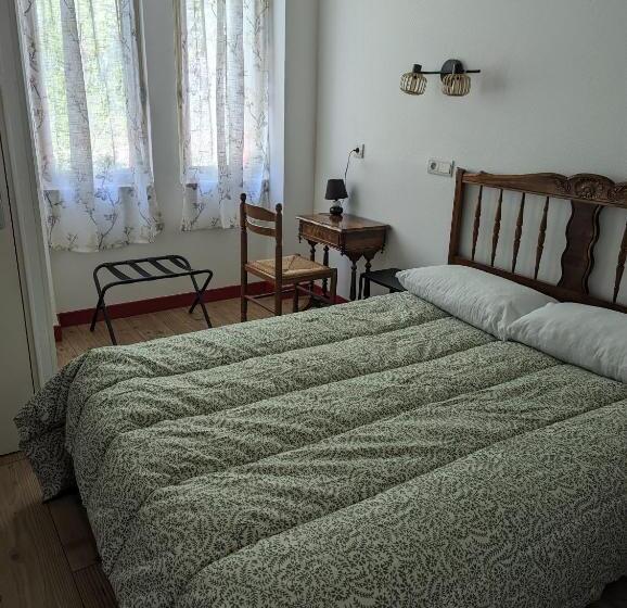 标准间, Auberge Des Pins