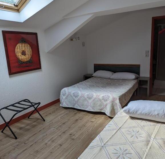 标准三人间, Auberge Des Pins