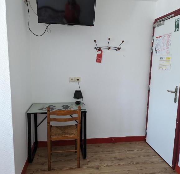 四人标准间, Auberge Des Pins