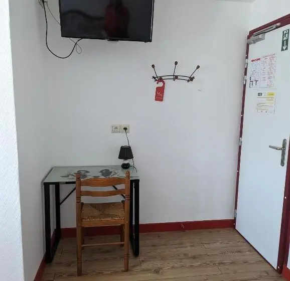 スタンダード４人部屋, Auberge Des Pins