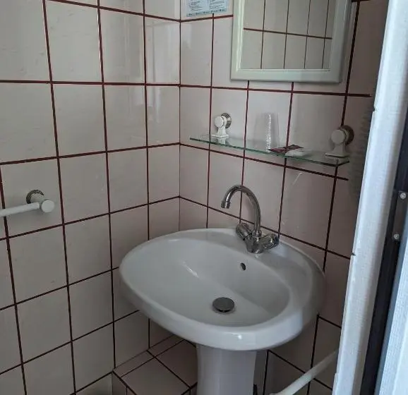 スタンダード４人部屋, Auberge Des Pins
