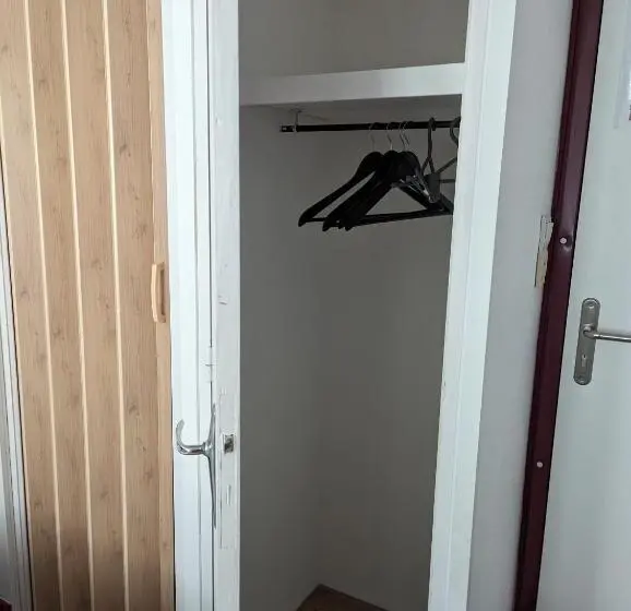 スタンダード４人部屋, Auberge Des Pins