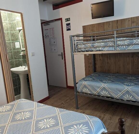 四人标准间, Auberge Des Pins