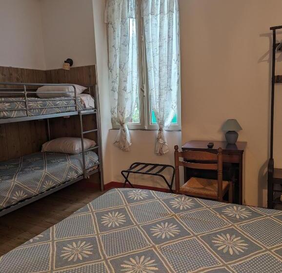 Четырехместный Номер Стандарт, Auberge Des Pins