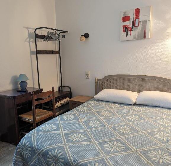 四人标准间, Auberge Des Pins