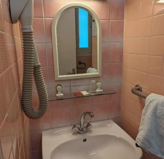 ファミリールーム, Auberge Des Pins