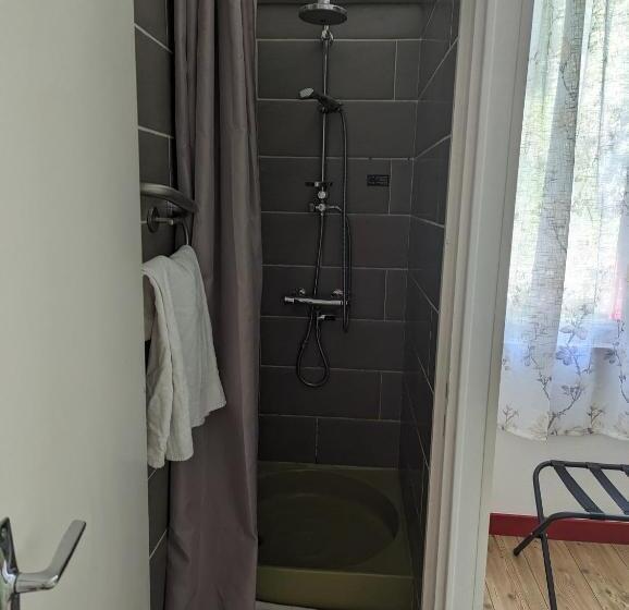 Семейный Номер, Auberge Des Pins