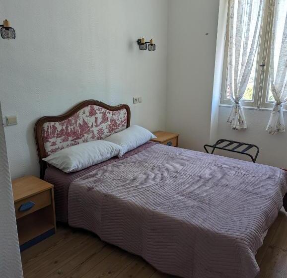 标准间, Auberge Des Pins