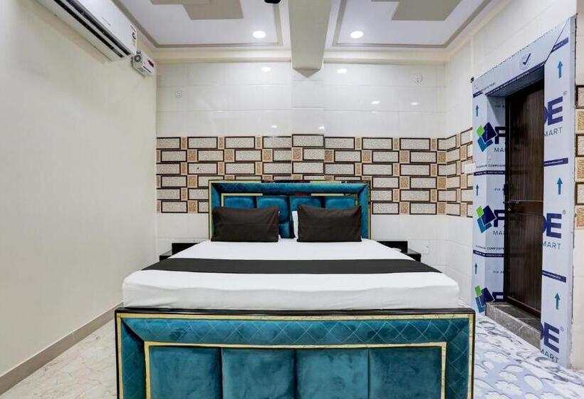 חדר קלאסי לשלושה, Oyo Flagship Hotel M. R Galaxy