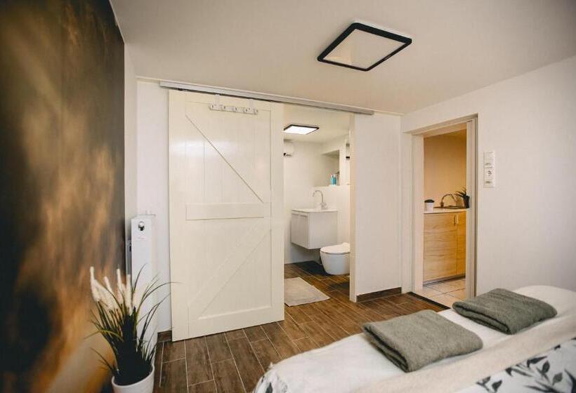 스탠다드 룸, The Wine Cellar