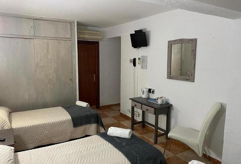 غرفة قياسية, Virgen Del Rocío