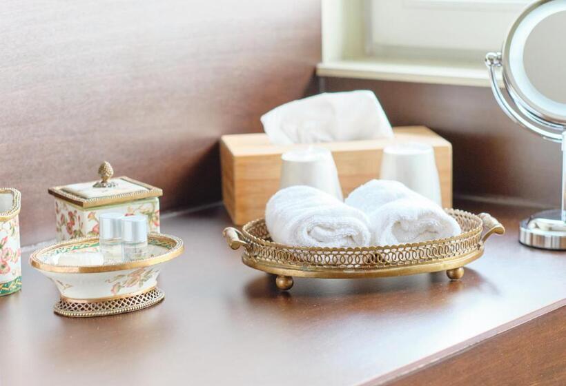 Президентский Люкс, Au Petit Manoir