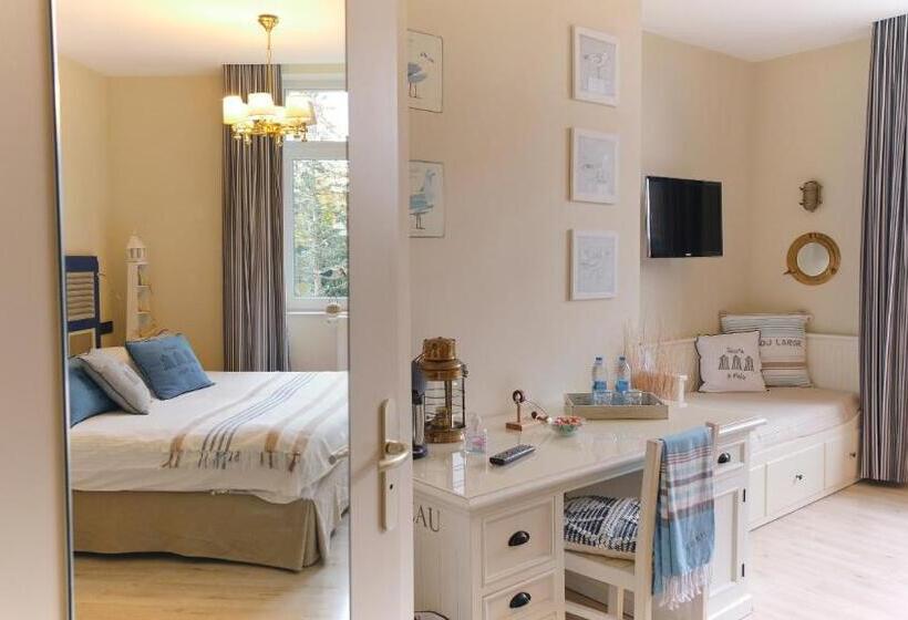 Номер Стандарт Трехместный, Au Petit Manoir