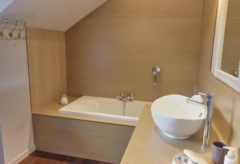 Люкс Повышенной Комфортности, Au Petit Manoir