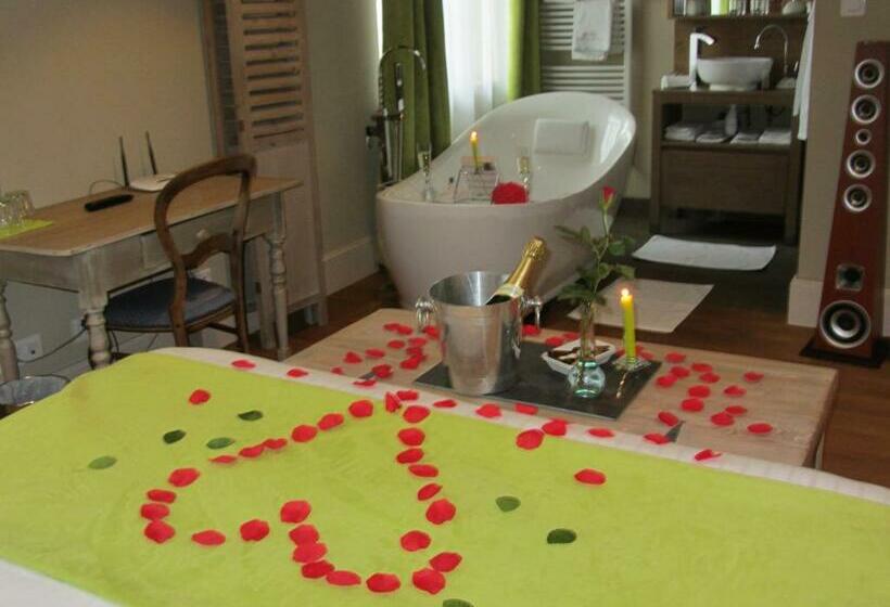 Номер Deluxe, Le Relais Des Deux Tours