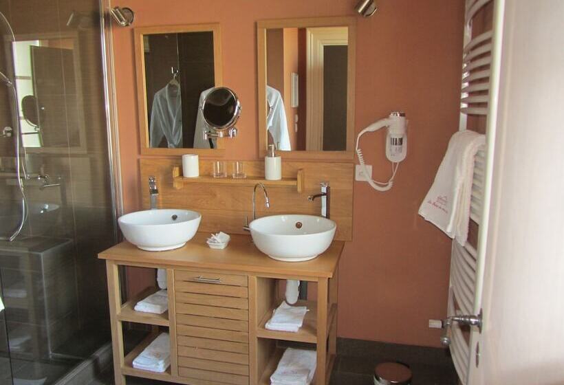Номер Deluxe, Le Relais Des Deux Tours