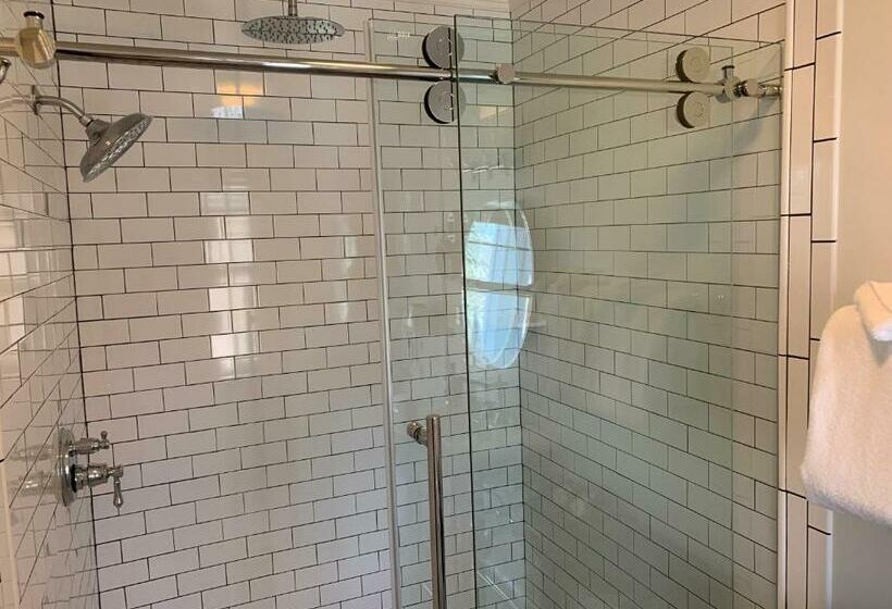 スタンダードルーム, Steeles Tavern Manor