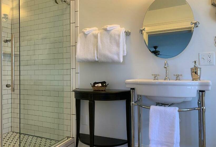 スタンダードルーム, Steeles Tavern Manor