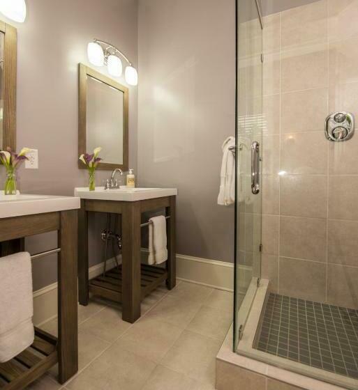 スイート, Steeles Tavern Manor