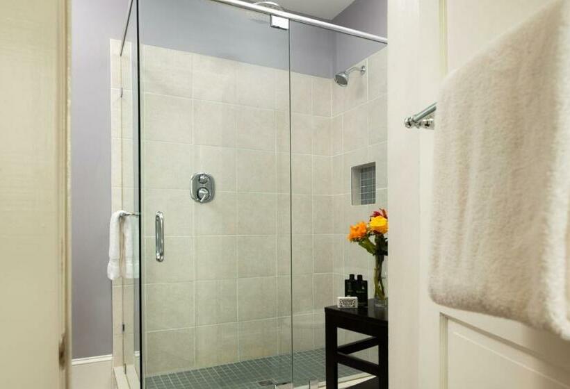 スイート, Steeles Tavern Manor