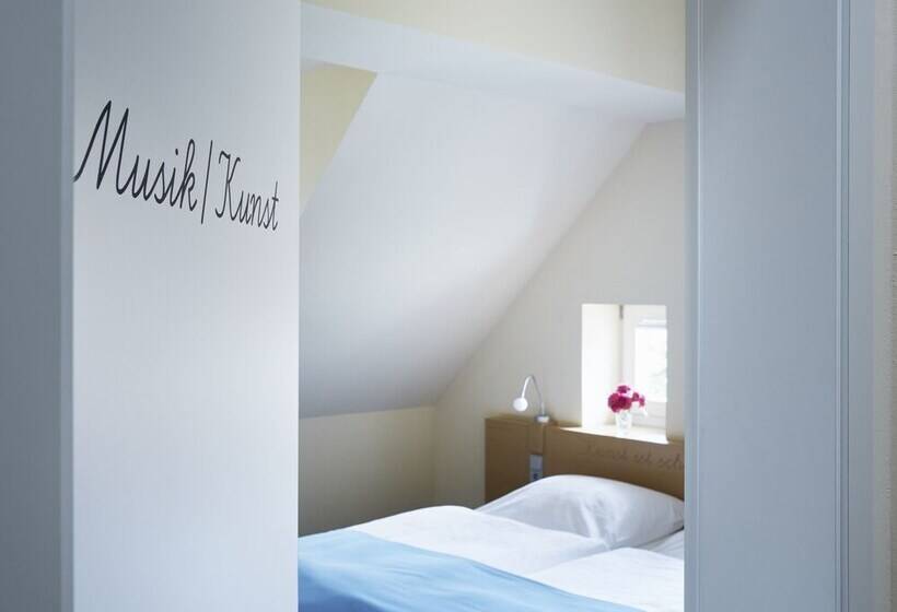 Номер Стандарт, Alte Schule Reichenwalde