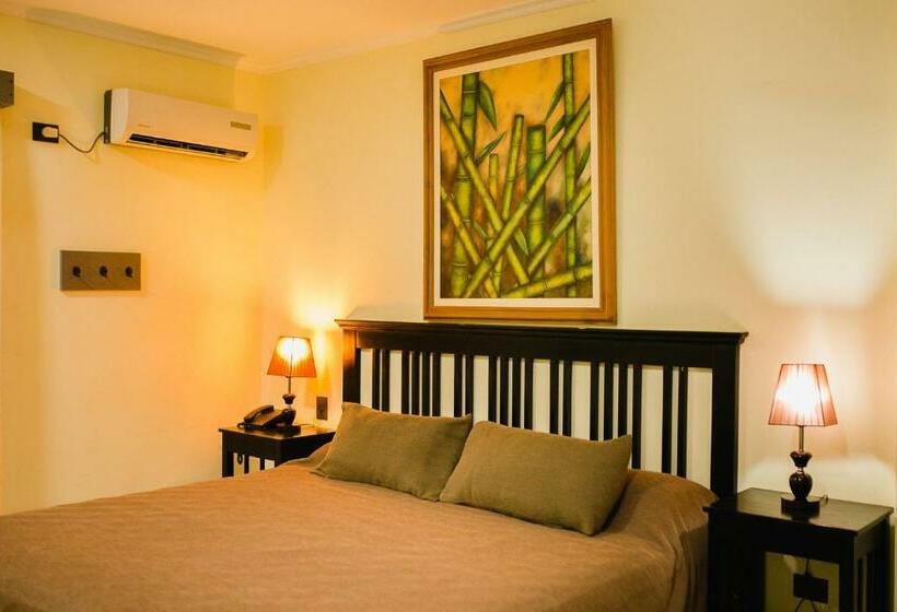 スタンダードルーム, Che Roga