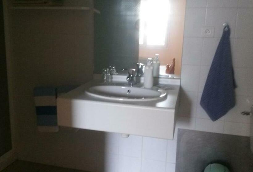 标准间, Chez Seb & Claire