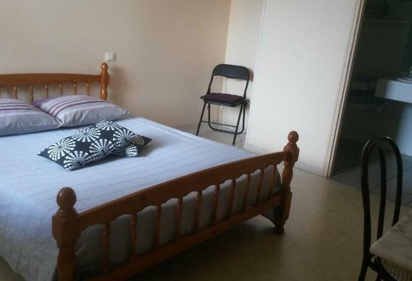 标准间, Chez Seb & Claire