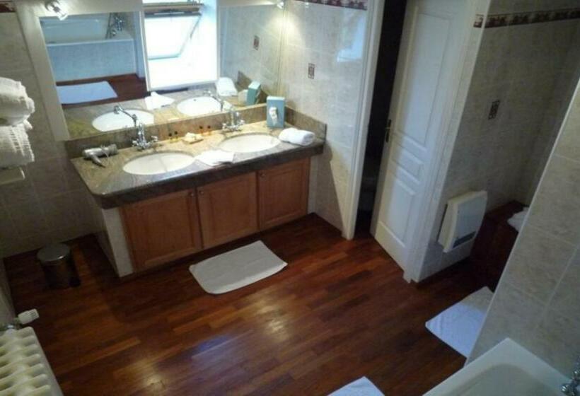 غرفة عائلية, Château De Behen