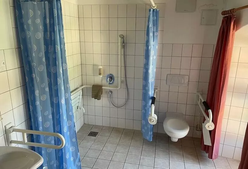 Standard-invahuone, Gästehäuser St. Marienthal
