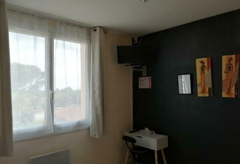 标准间, Les Voyageurs