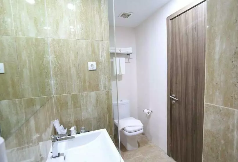 اتاق سوپریور, Odua Weston Jambi