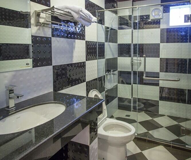 اتاق استاندارد سه نفره, The Mou