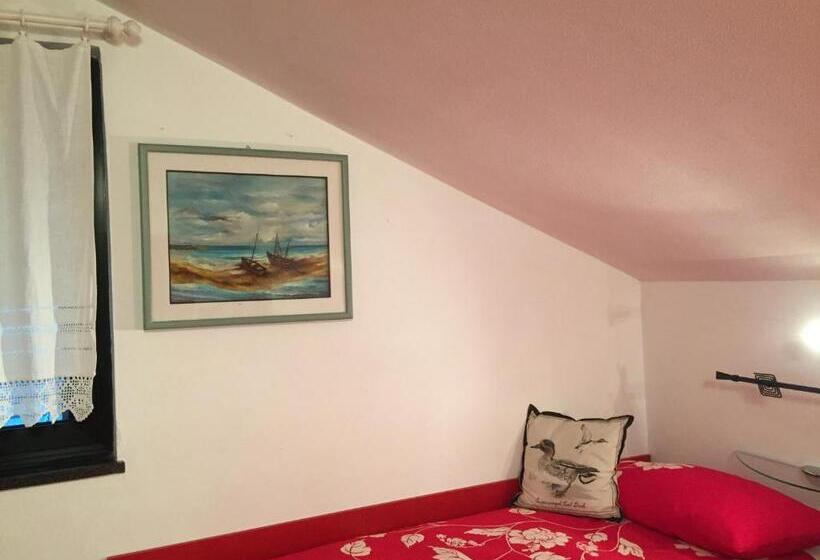 חדר סטנדרט לשלושה עם נוף לגינה, B&b Claro De Luna