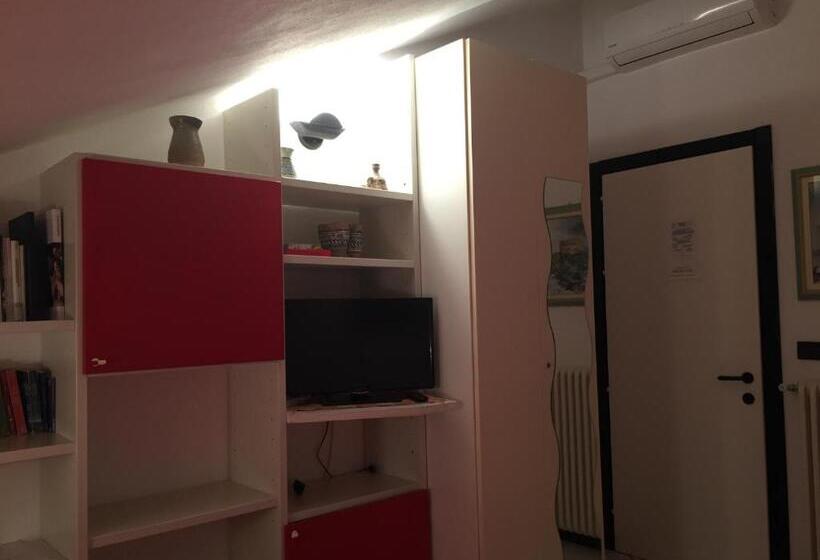 חדר סטנדרט לשלושה עם נוף לגינה, B&b Claro De Luna