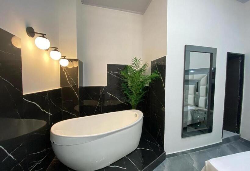 סוויטה עם ג'קוזי, Caps Hoteles