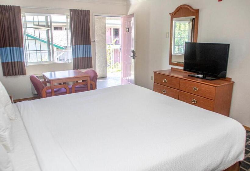 キングサイズベッドのスタンダードルーム, Creekside Inn & Suites