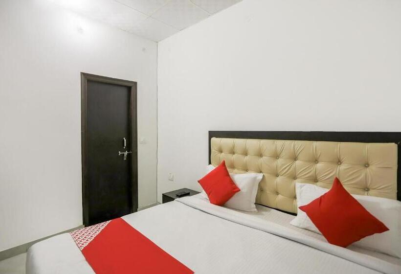 חדר קלאסי לשלושה, Flagship B&b