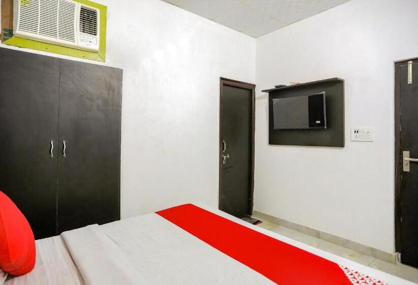 חדר קלאסי לשלושה, Flagship B&b