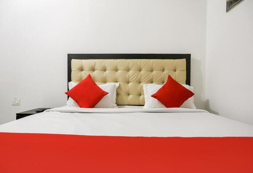 חדר קלאסי לשלושה, Flagship B&b