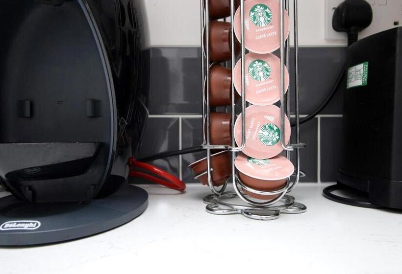 בית, חדר שינה 1, 4br Modern House | Free Parking | Cohost Partners