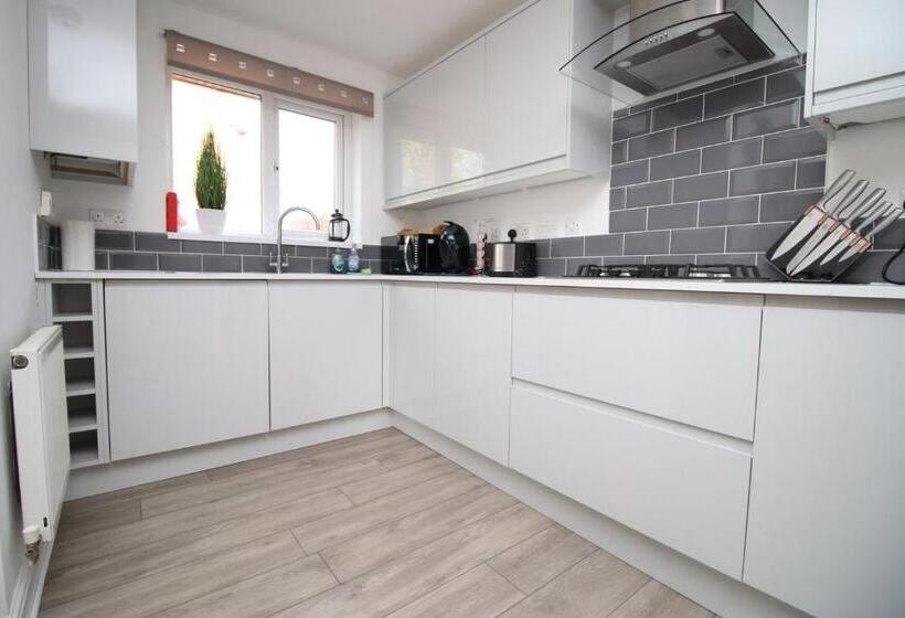 בית, חדר שינה 1, 4br Modern House | Free Parking | Cohost Partners