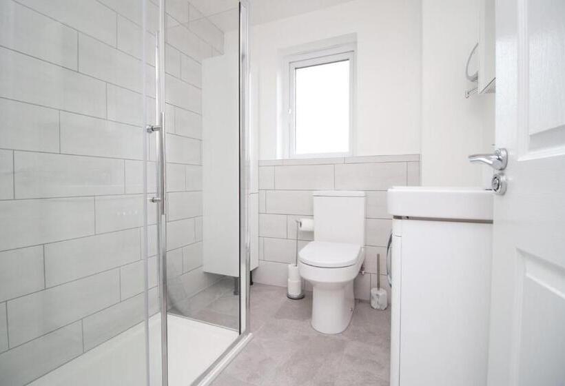 בית, חדר שינה 1, 4br Modern House | Free Parking | Cohost Partners